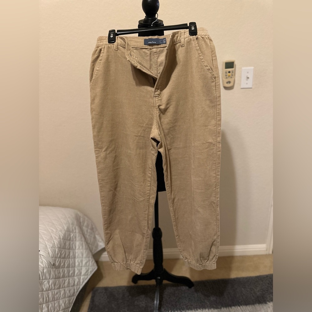 Indigo rising Men's‎ Tan Corduroy Pants. Size 11/30. Excellent Preowned